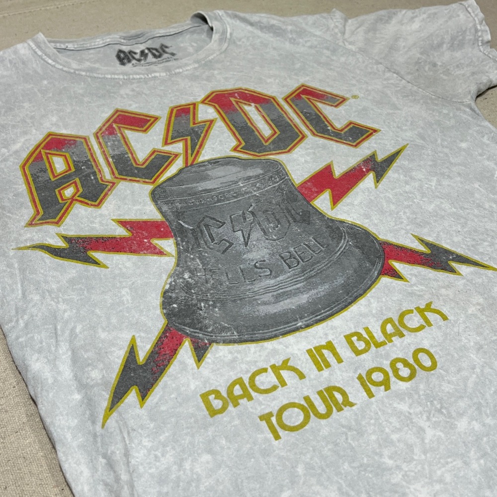 ACDC Back In Black Tour 1980 Graphic‎ T-Shirt Gray Distressed Rock Band Tee